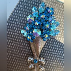 💙 Elegant Blue Pewter Crystal Rhinestone Brooch Detailed Etched Bouquet Pin GIFT